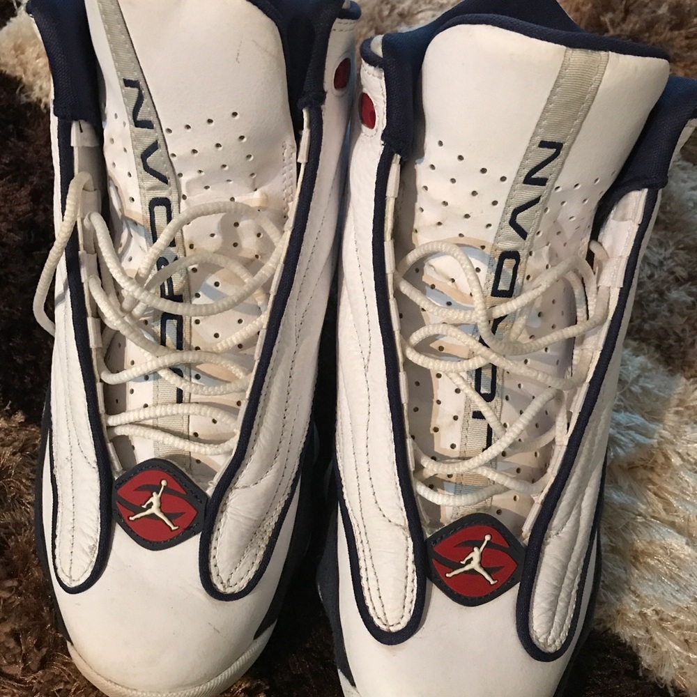 Men size 7.5 Jordan’s white and blue